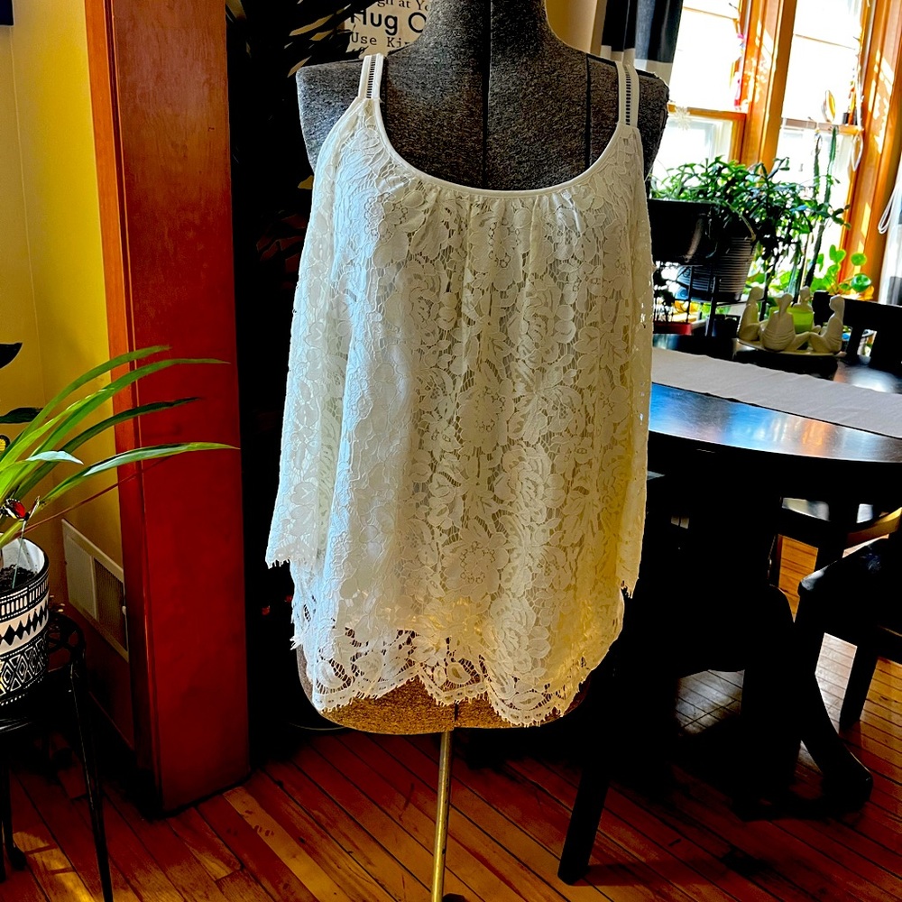 White House Black Market cold shoulder Sz L